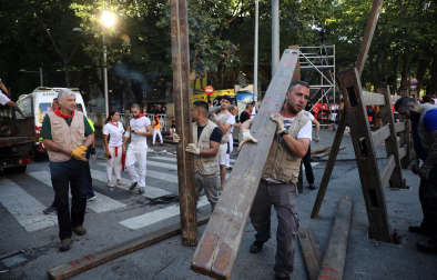 Retirada del vallado tras el último encierro de San Fermín