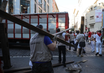 Retirada del vallado tras el último encierro de San Fermín