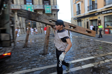 Retirada del vallado tras el último encierro de San Fermín
