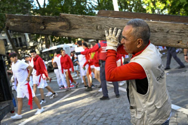 Retirada del vallado tras el último encierro de San Fermín