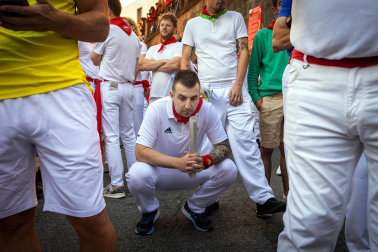 Así se entrenan los mozos minutos antes del último encierro de San Fermín 2023