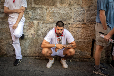 Así se entrenan los mozos minutos antes del último encierro de San Fermín 2023