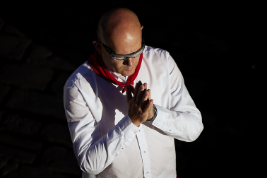 Así se entrenan los mozos minutos antes del último encierro de San Fermín 2023