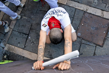Así se entrenan los mozos minutos antes del último encierro de San Fermín 2023