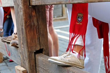 Así se entrenan los mozos minutos antes del último encierro de San Fermín 2023