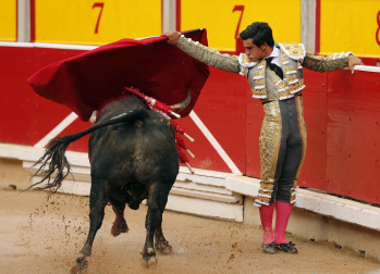 Fotos de la octava y última corrida de la Feria de San Fermín./