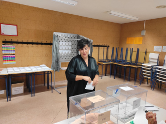 María Solana ejerce su voto este 23-J