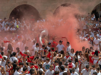 Galería de fotos de las fiestas lanzadores del cohete en Puente de la Reina