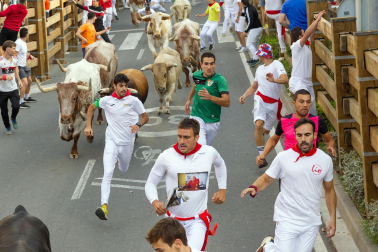Imagen del primer encierro de las fiestas de Tudela 2023./
