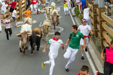 Imagen del primer encierro de las fiestas de Tudela 2023./