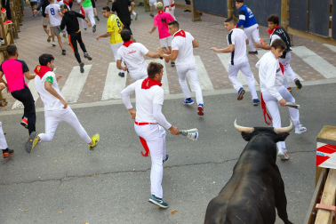 Imagen del primer encierro de las fiestas de Tudela 2023./