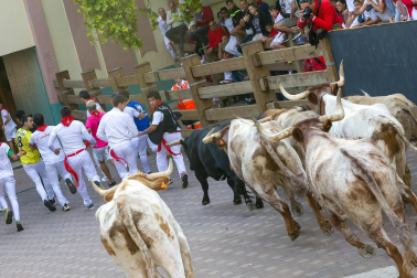Imagen del primer encierro de las fiestas de Tudela 2023./