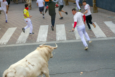 Imagen del primer encierro de las fiestas de Tudela 2023./