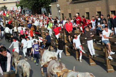 Imagen del primer encierro de las fiestas de Tudela 2023./