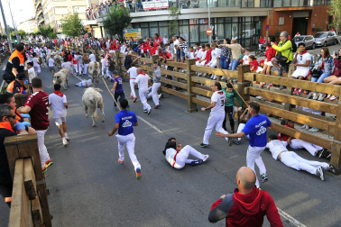 Imagen del primer encierro de las fiestas de Tudela./