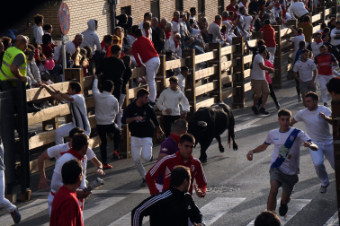 Imagen del primer encierro de las fiestas de Tudela./