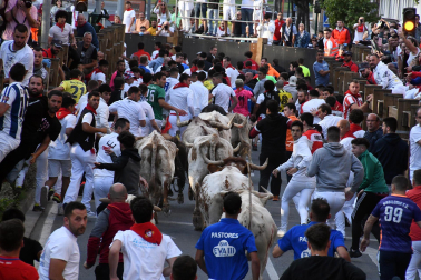 Imagen del primer encierro de las fiestas de Tudela./