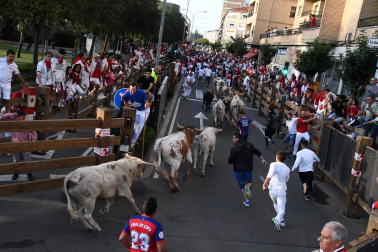 Imagen del primer encierro de las fiestas de Tudela./