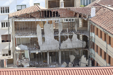 Imagen del derrumbe de un edificio en Logroño./