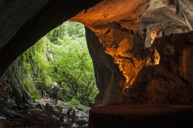 AUTOR: LUIS CARMONA.
FECHA: 07 - 08 - 2015. 
LUGAR: ZUGARRAMURDI, CUEVA.
PERSONA: .
TEMA: REPORTAJE ESCENARIOS DE LA PELÍCULA 'LAS BRUJAS DE ZUGARRAMURDI', CON AHINOA AGIRRE.