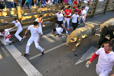 Fotos del sexto encierro de fiestas de Tudela 2023.
