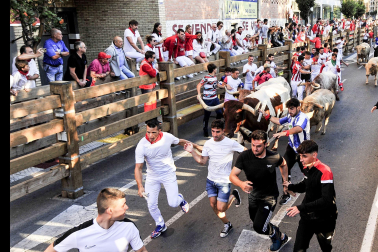 Fotos del sexto encierro de fiestas de Tudela 2023.