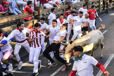 Fotos del sexto encierro de fiestas de Tudela 2023.