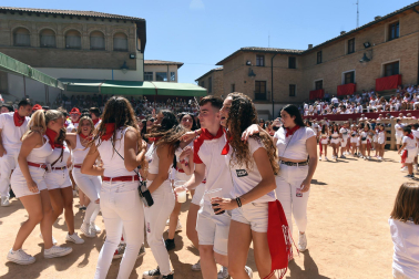 A:ALABERTO GALDONA
F:05-08-2023
L:LARRAGA
P:
T:FIESTAS DE LARRAGA - COHETE