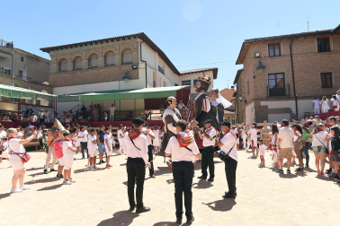 A:ALABERTO GALDONA
F:05-08-2023
L:LARRAGA
P:
T:FIESTAS DE LARRAGA - COHETE