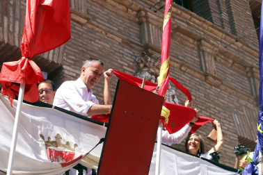 Fotos del cohete del inicio festivo en Arguedas.