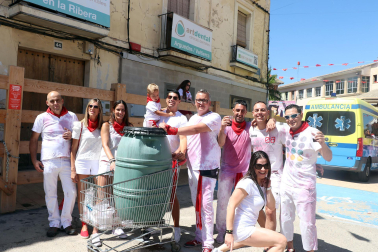 Fotos del cohete del inicio festivo en Arguedas.