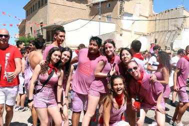 Fotos del cohete del inicio festivo en Arguedas.