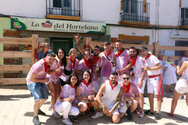 Fotos del cohete del inicio festivo en Arguedas.