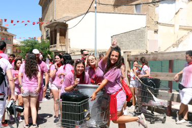 Fotos del cohete del inicio festivo en Arguedas.