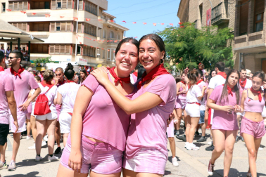 Fotos del cohete del inicio festivo en Arguedas.