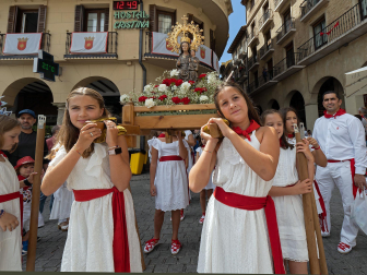 Fotos de la procesión de fiestas de Estella 2023.