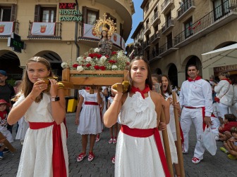 Fotos de la procesión de fiestas de Estella 2023.