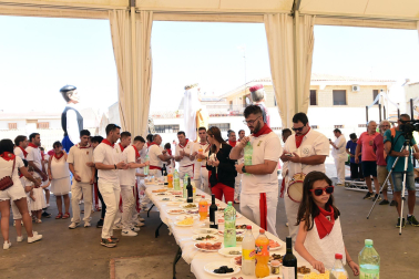 A:ALBERTO GALDONA
F:06-08-2023
L:CARCASTILLO
P:
T:FIESTAS DE CARCASTILLO - DIA DEL PATRON