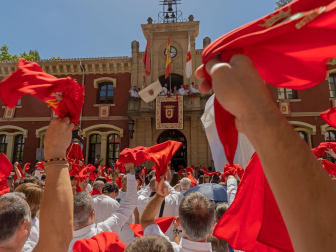Fotos de la Pañuelada masculina de las fiestas de Estella./Montxo A.G.