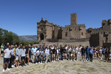Fotos de la plantilla de Osasuna en la tradicional visita a la basílica de Javier