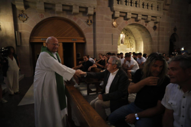 Fotos de la plantilla de Osasuna en la tradicional visita a la basílica de Javier. /