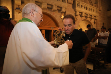 Fotos de la plantilla de Osasuna en la tradicional visita a la basílica de Javier. /