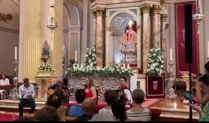 Lorena Jiménez canta en la capilla de San Fermín