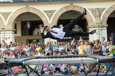 Espectáculos del Festival de Circo de Navarra en la plaza de los Fueros de Tudela.