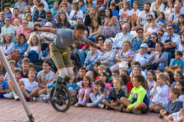 Espectáculos del Festival de Circo de Navarra en la plaza de los Fueros de Tudela.