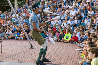 Espectáculos del Festival de Circo de Navarra en la plaza de los Fueros de Tudela.
