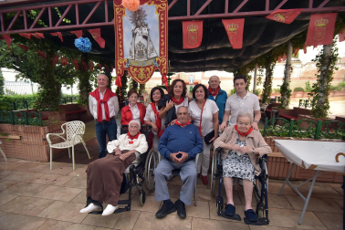 Fotos del cohete de fiestas de Peralta.