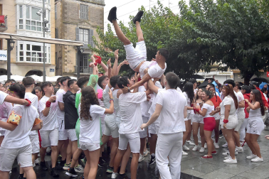 Fotos del cohete de fiestas de Peralta.