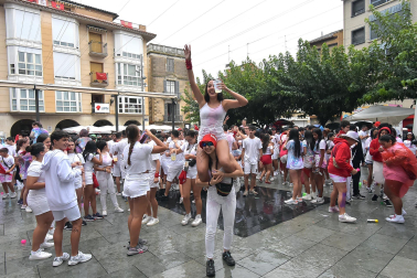 Fotos del cohete de fiestas de Peralta.