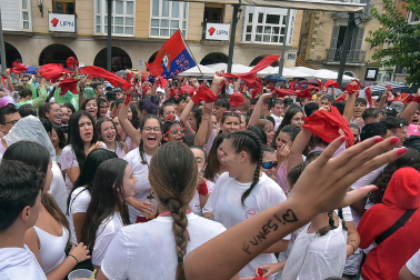 Fotos del cohete de fiestas de Peralta.